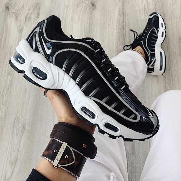 Nike Shoes - Nike air max tailwind sneakers